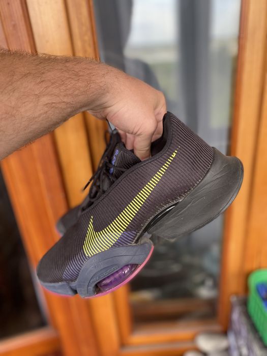 Продаю оригінальні кросівки Nike Air Zoom у розмірі 44