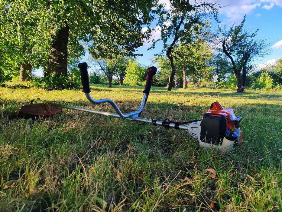 Косіння трави,бурянів.