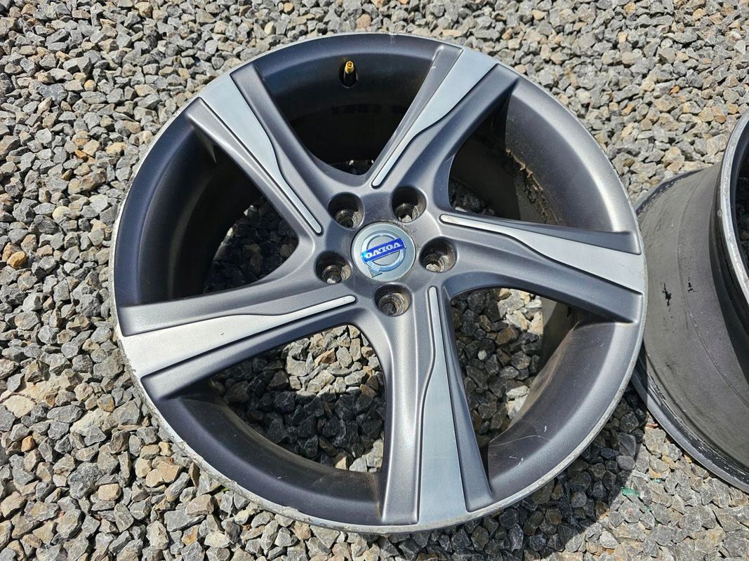 Felgi 18" 8Jx18H2/5x108 Volvo V70 S80 V60 S60 V40 Rdesign