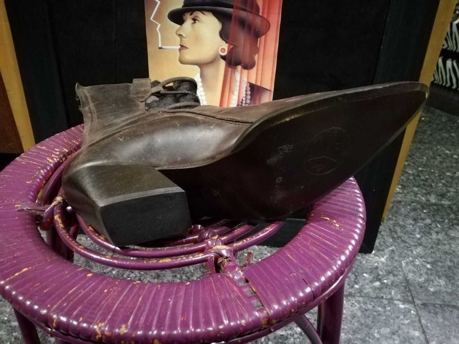 Botas Novas marca Salieri em Pele côr Castanho tamanhos 35, 36 e 39