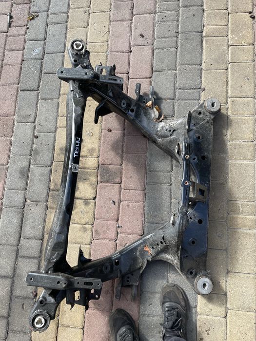 Tesla 3 тесла 3 балка підрамник задній подармник балка