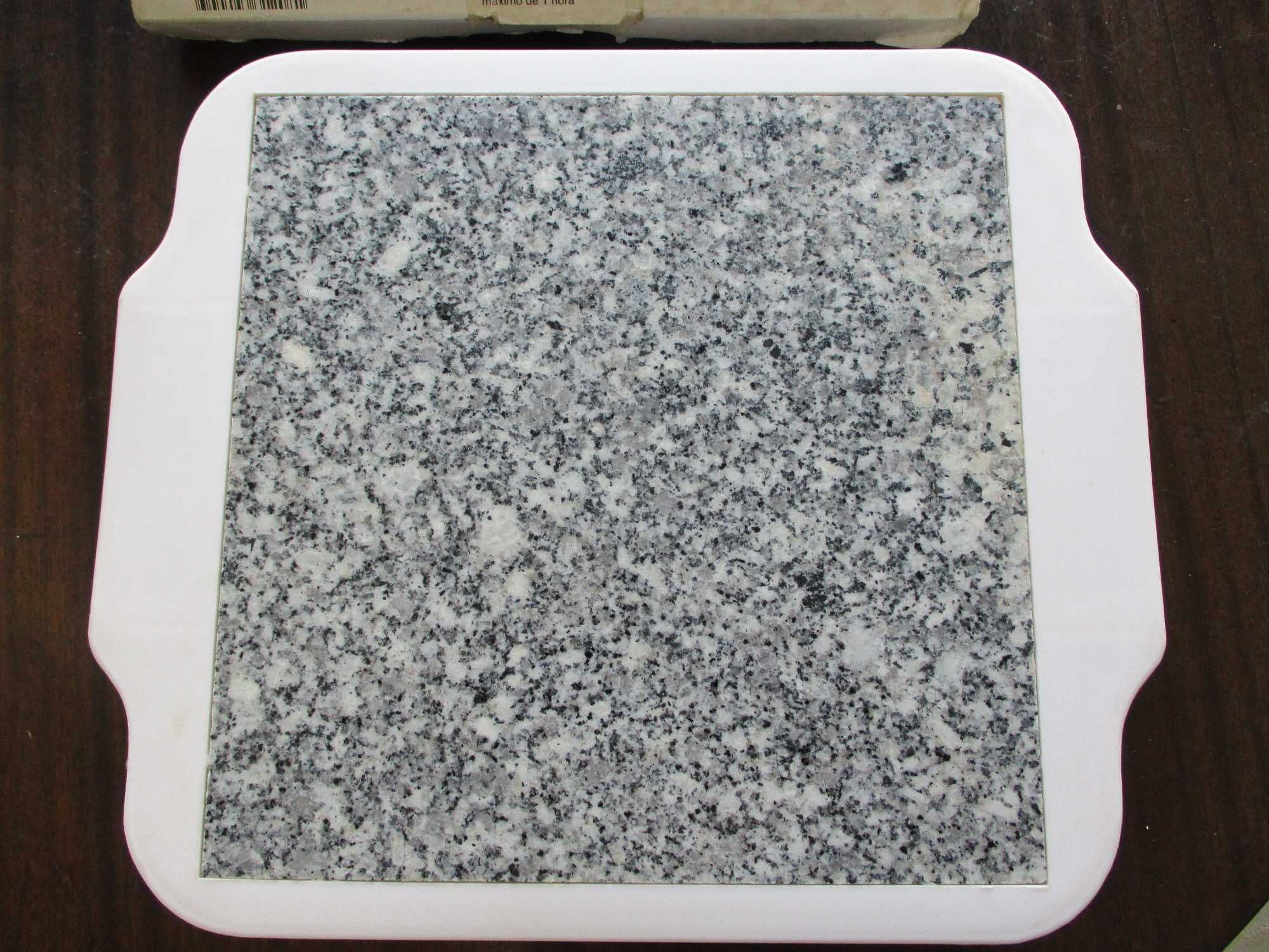 Placa térmica com o centro em granito, para aquecer no micro-ondas