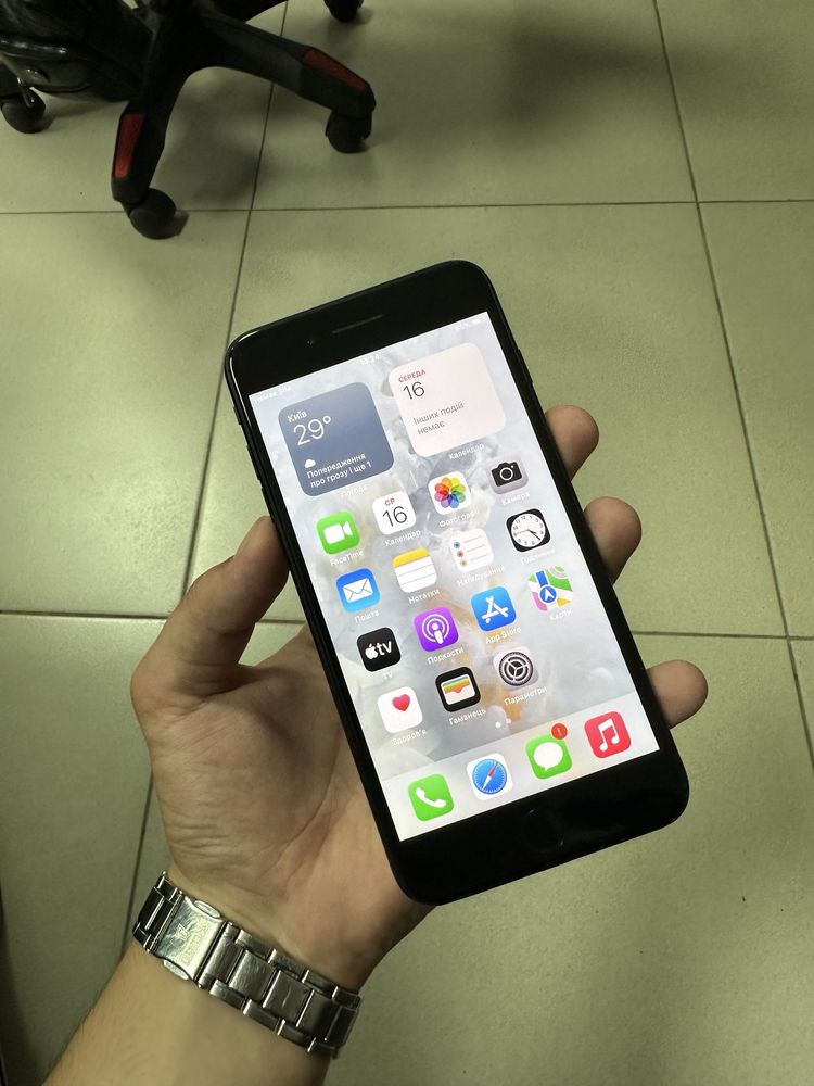 Продам iPhone 7 Plus 128gb Black