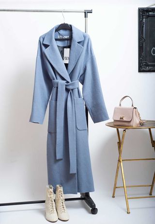 В наличии новое шерстяное пальто Zara голубое пальто-халат с поясом