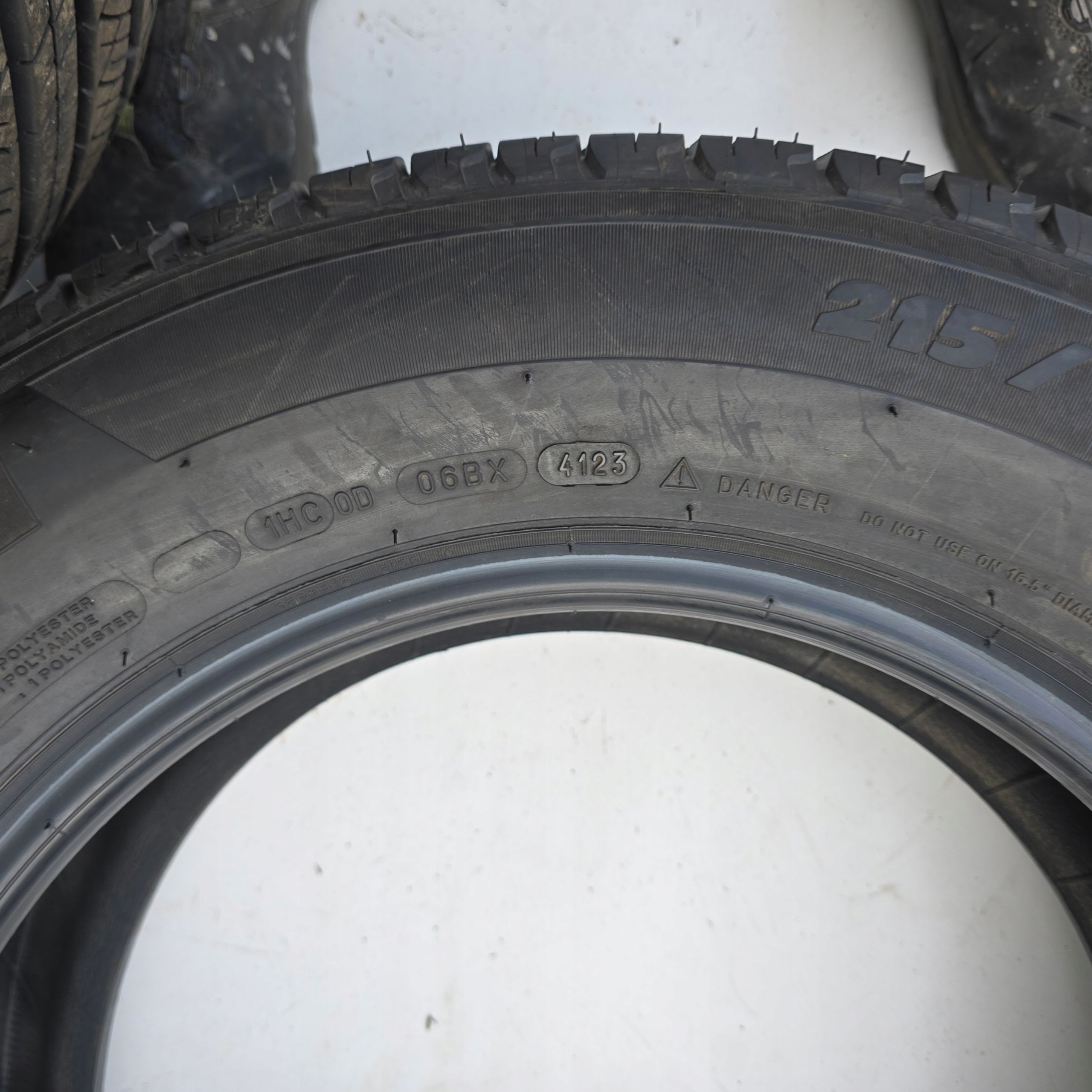 Michelin Latitude Tour HP 215/65R16 98H Nowe 23R 2X