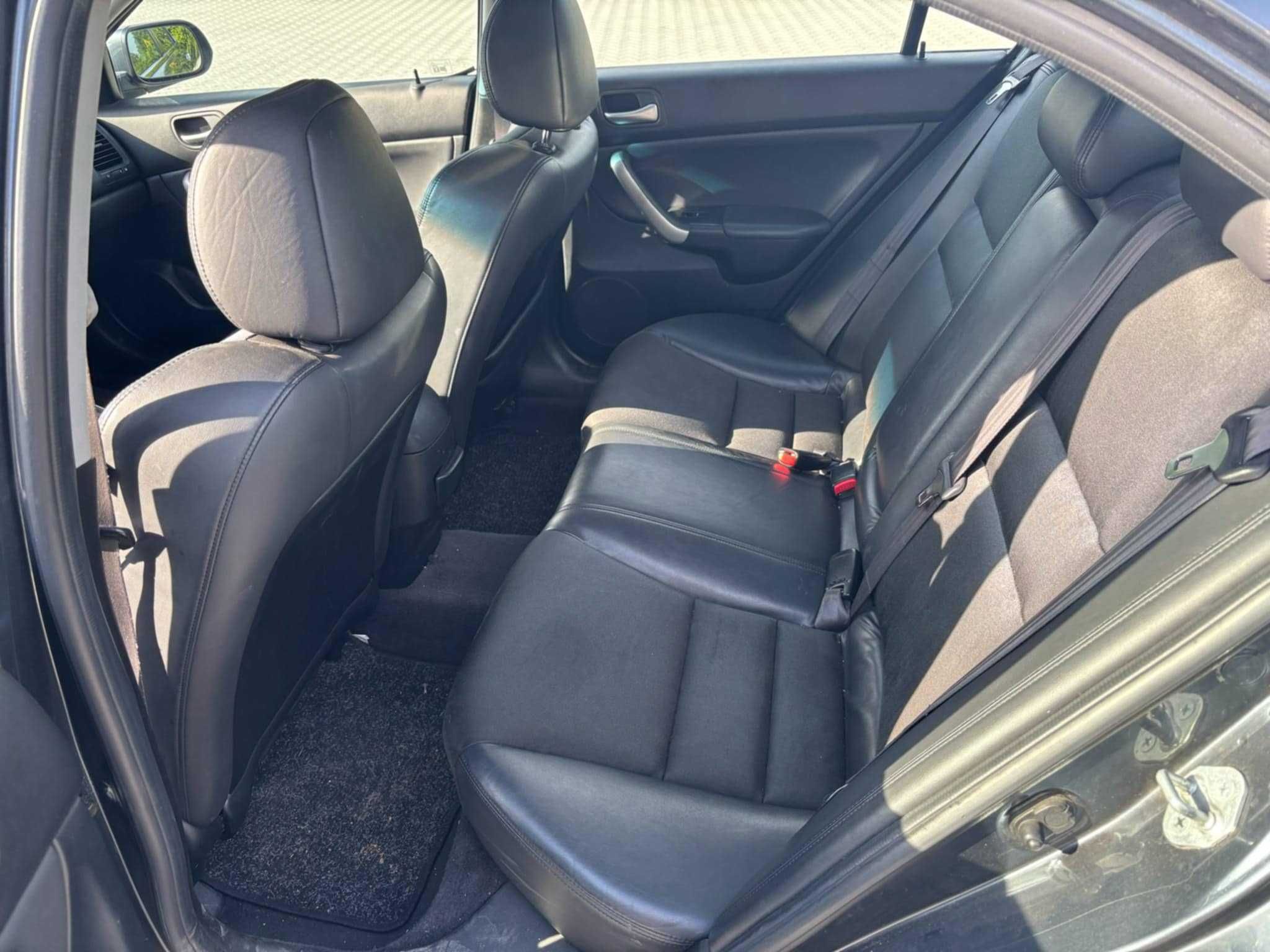 Hondę Accord gen.7 2004 Zadbana i sprawna.