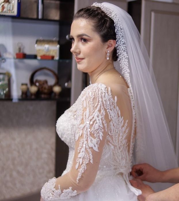 весільна сукня росшита бісером зі шлейфом