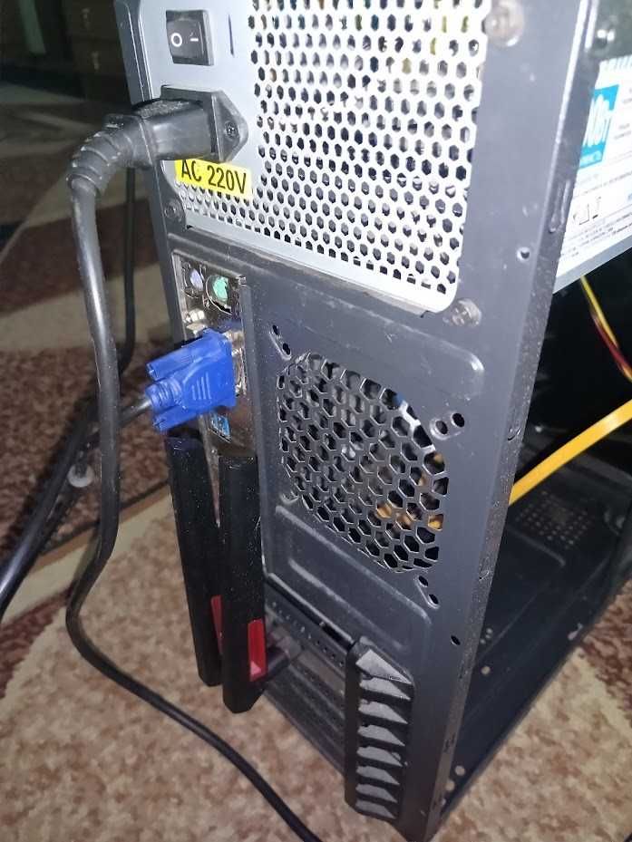 ПК DDR4 4 ядра IntelCore I3 з Монітором та WiFi адаптером