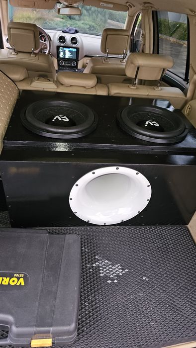 Короб на 2 сабвуфера 12 дюймов. Уселитель.