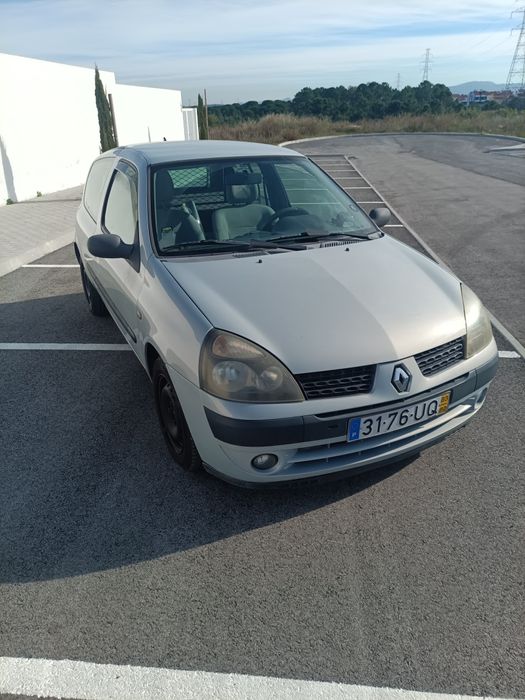 Renault Clio 1.5 DCI 2003
Carro bom de chapa e interior 
Foi todo pint
