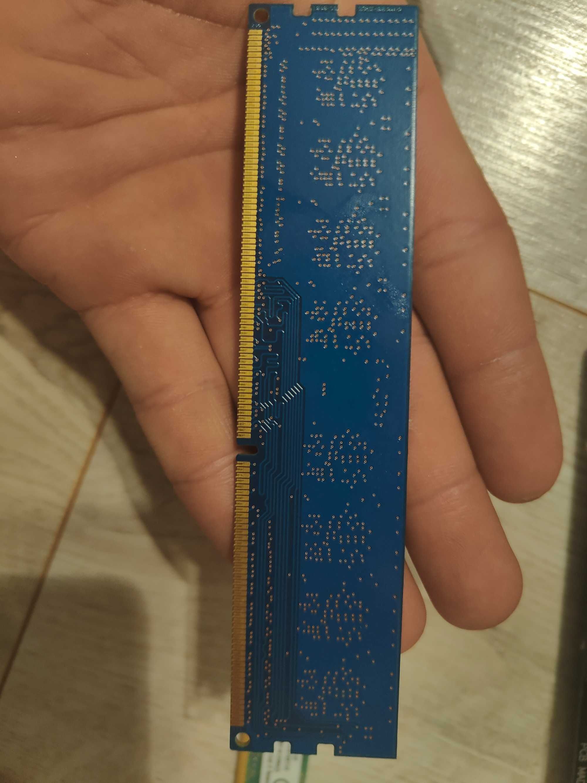 Плашка оперативної пам'яті DDR3  4gb частота 1333