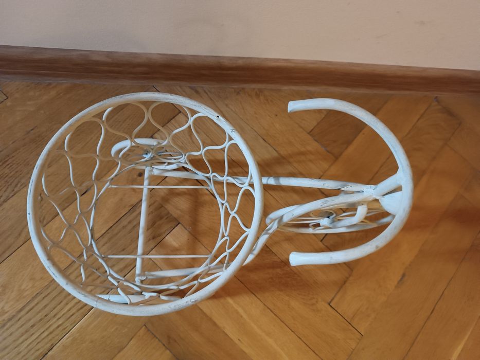 Donice/ strelaż metalowy na kawiaty doniczkowe