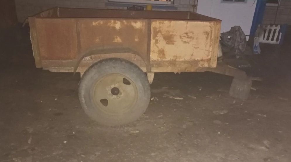 Причіп прицеп одноосний