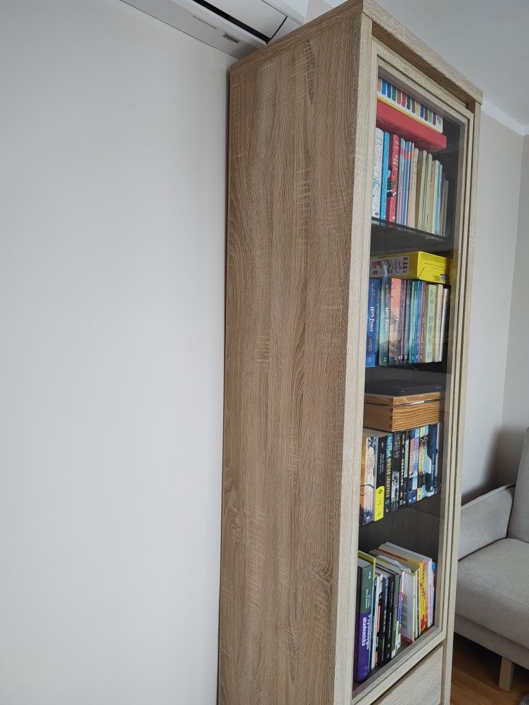 Biblioteczka z szufladami