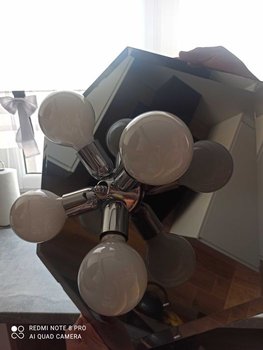 Lampa sufitowa na lustrze