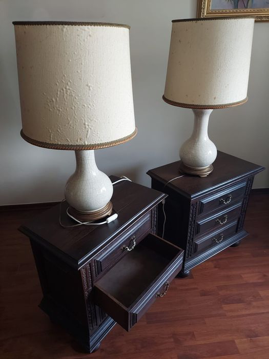 Conjunto de Mesas de cabeceira e cómoda em madeira