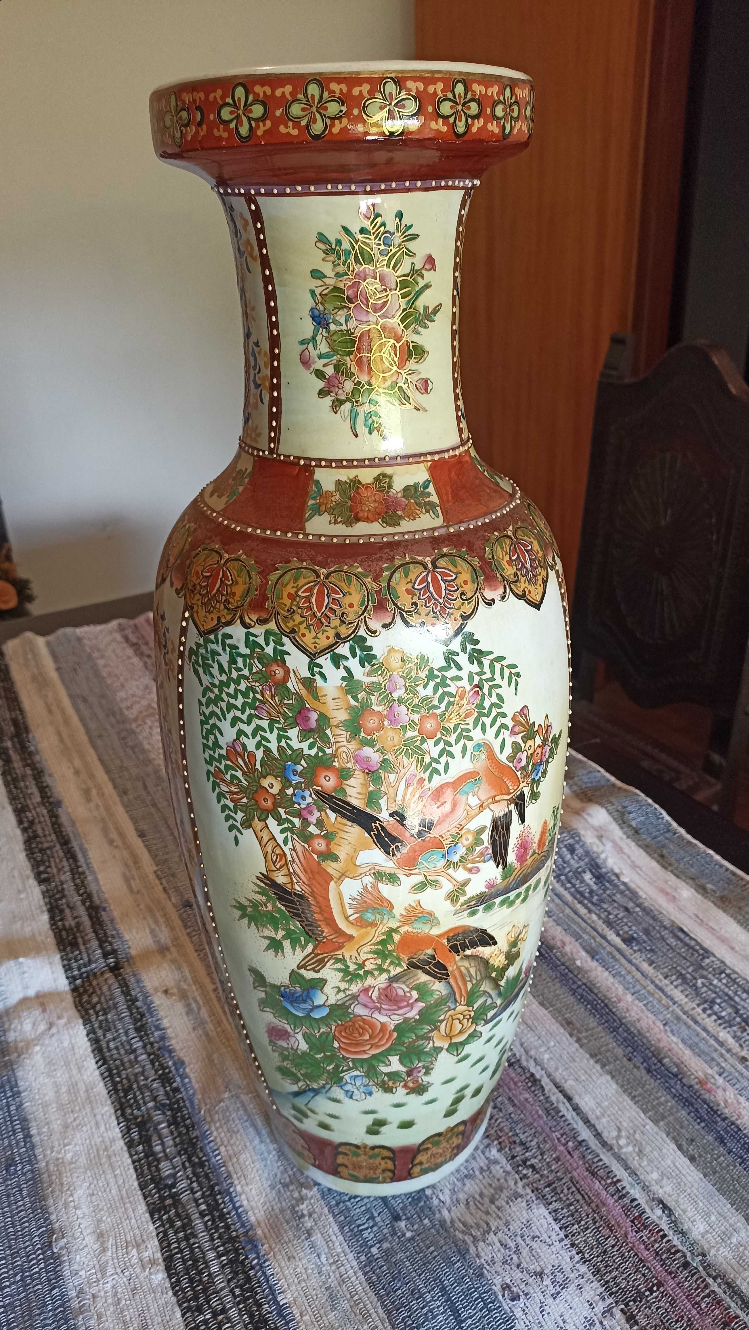 Lindo Jarro decorativo em loiça