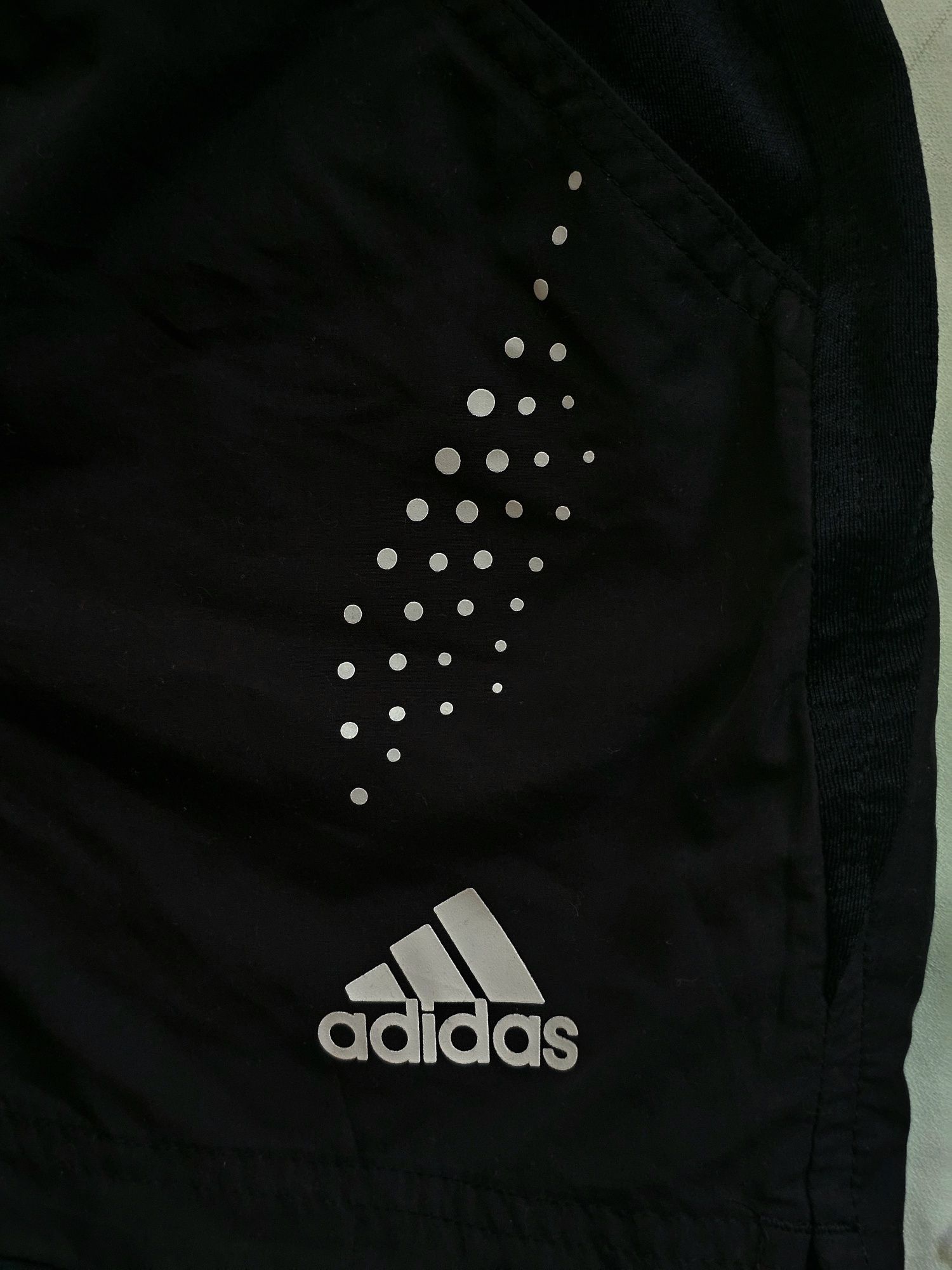 Продам стильные женские шорты Adidas