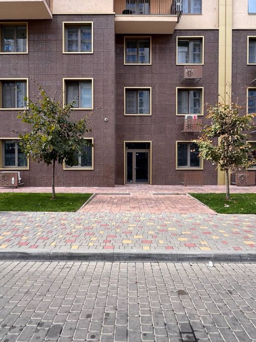 Продам коммерческое фасадное помещение 57 Жемчужина Таирово 1 этаж