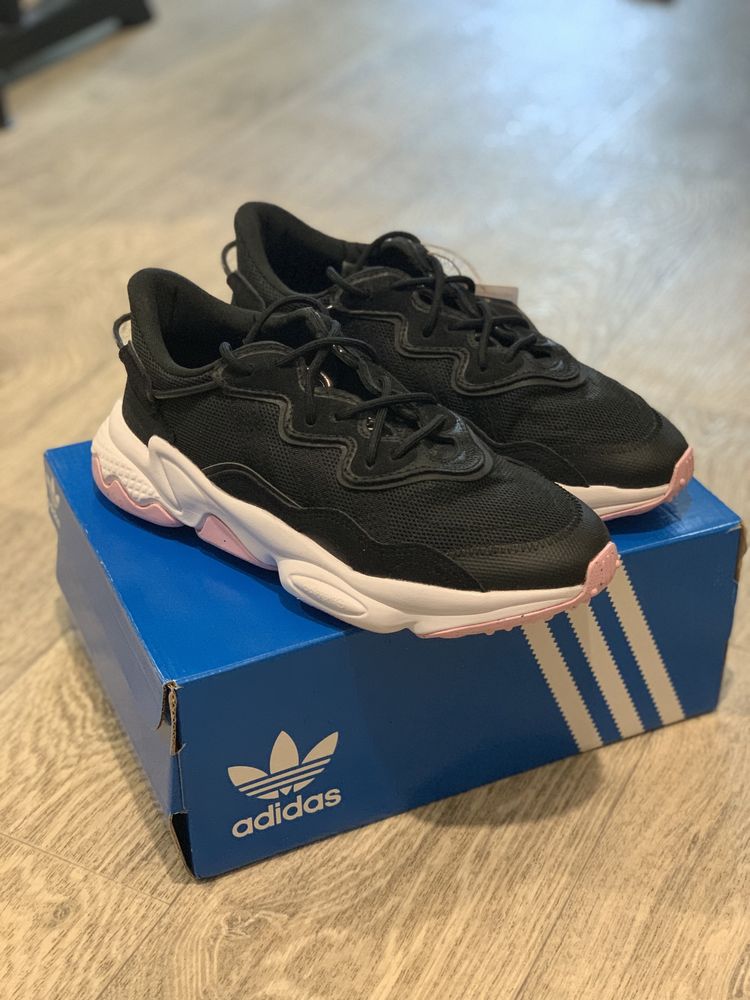 Продам кросівки Adidas Ozweego 39р