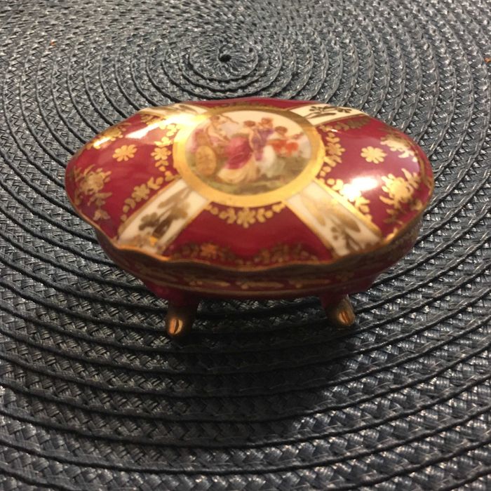 Szkatułka porcelanowa Gloria