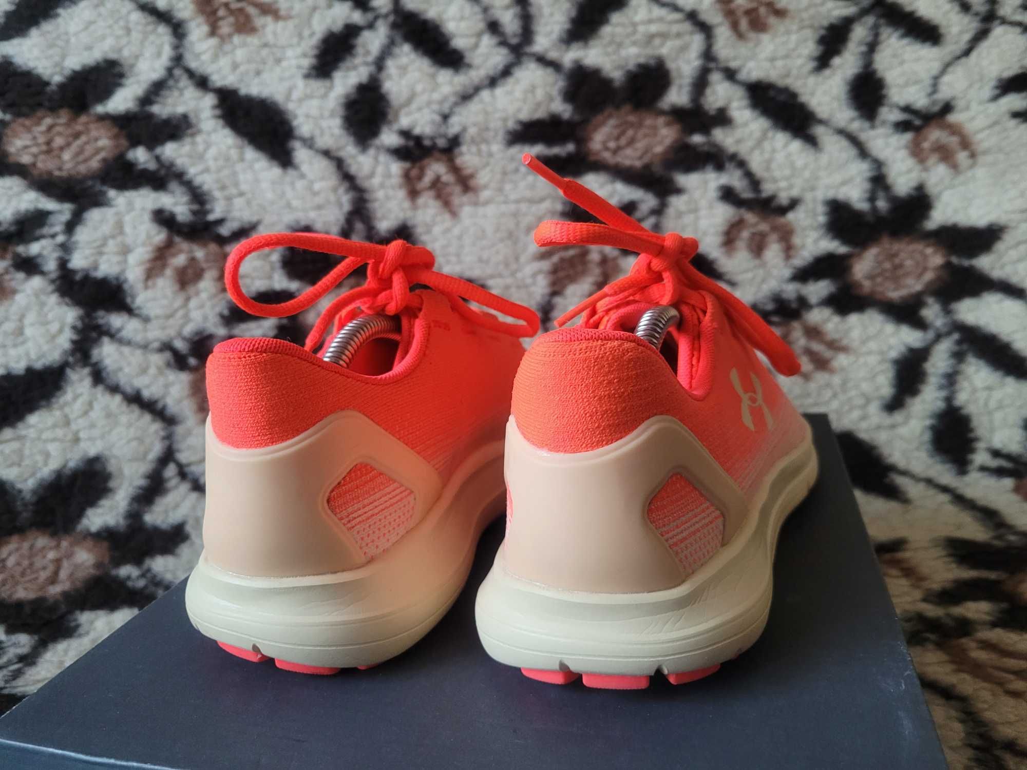 Mega lekkie buty treningowe do biegania Under Armour r.40 super stan