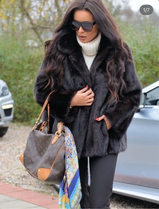 Нова шубка автоледі з натур хутра дикої норки