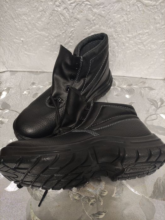 Продам робоче взуття