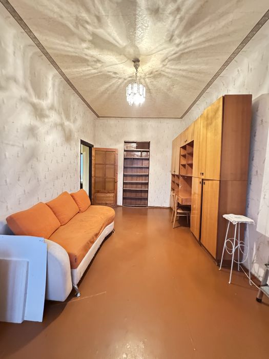 Продаж 3 кім квартри, сталінка, 74,3 м.кв, центр Югока, 2 поверх