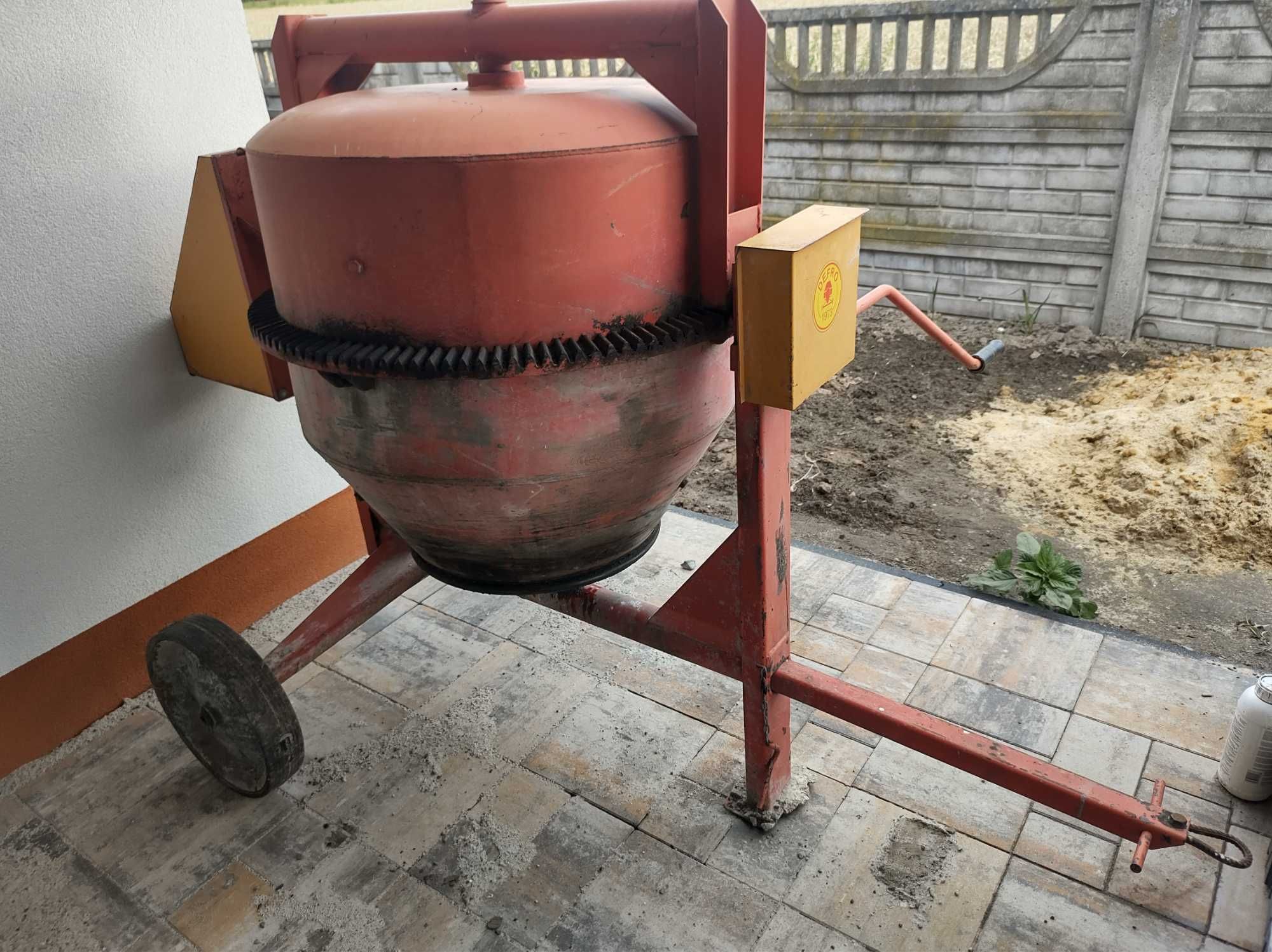 Sprzedam betoniarkę 200l firmy DEFRO .