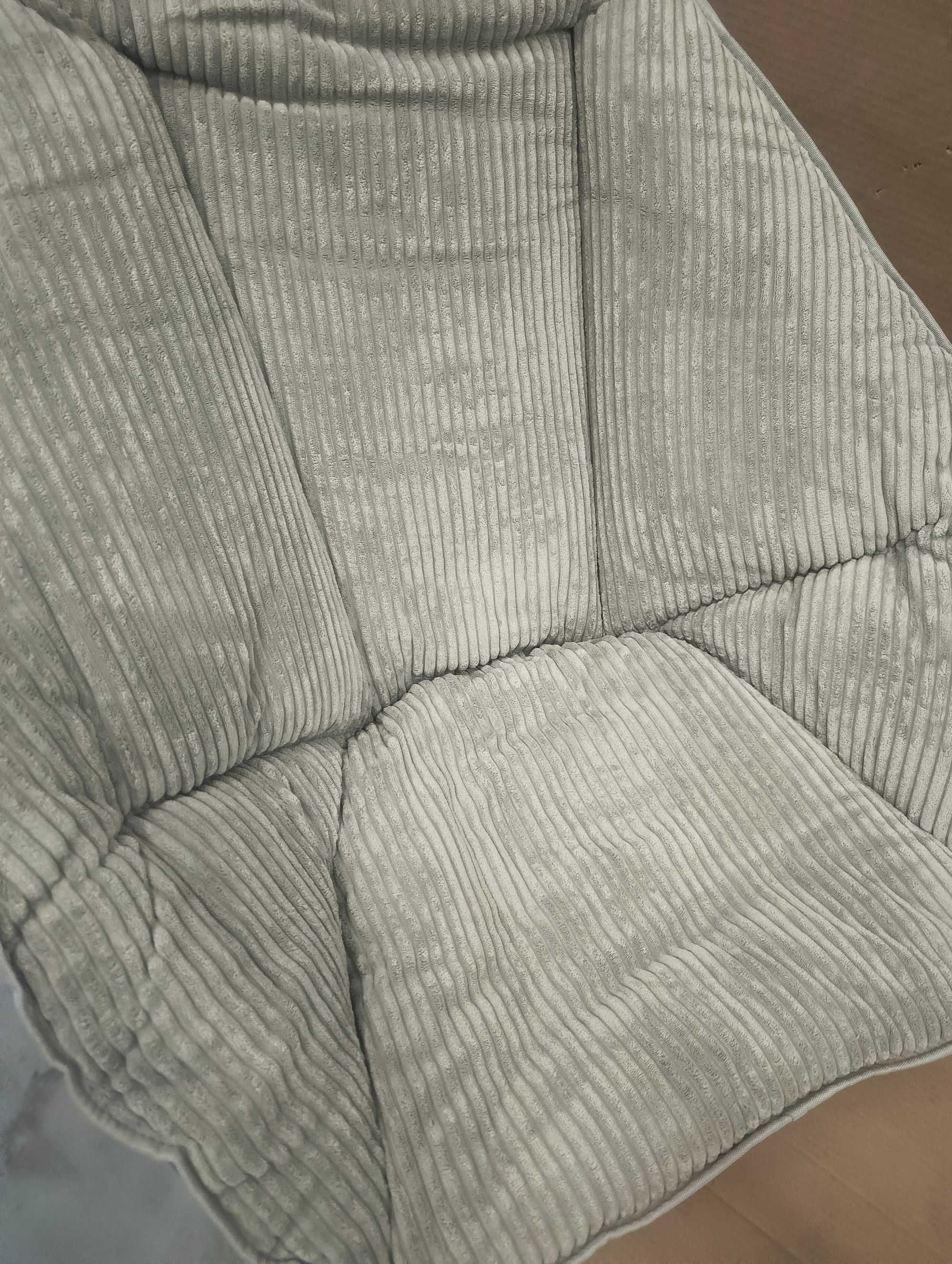 Krzesło fotel Amazon Basics w kształcie sześciokąta składane 85x80x87