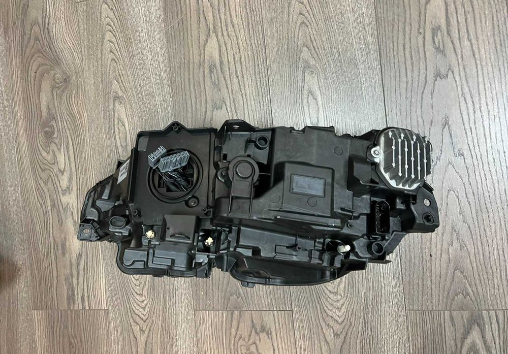 Фара права Volvo S90 V90