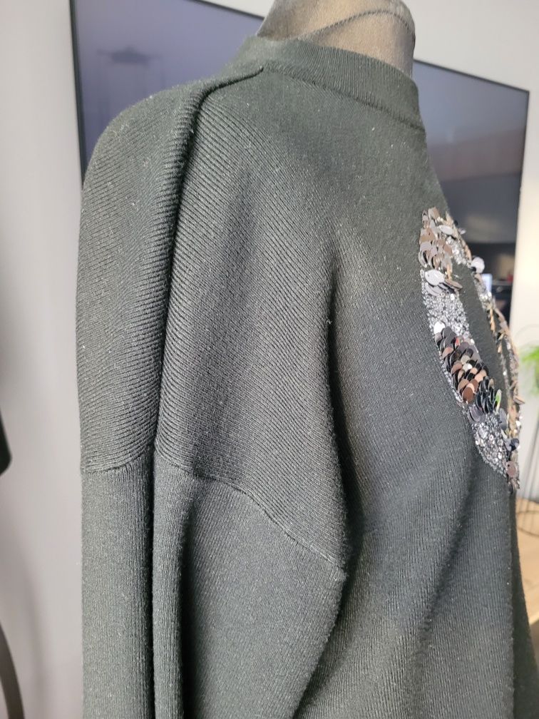 Sweter damski z aplikacją