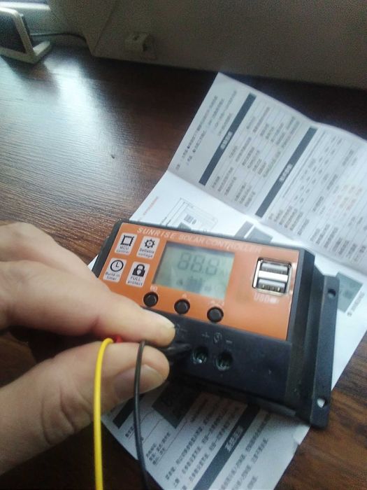 PWM контролер заряду сонячних панелей 12-24V 10A.