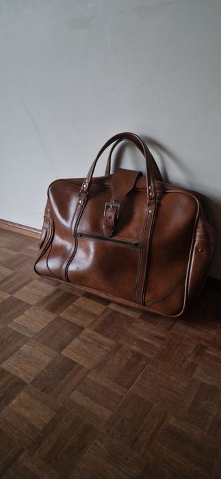 Mala vintage em cabedal