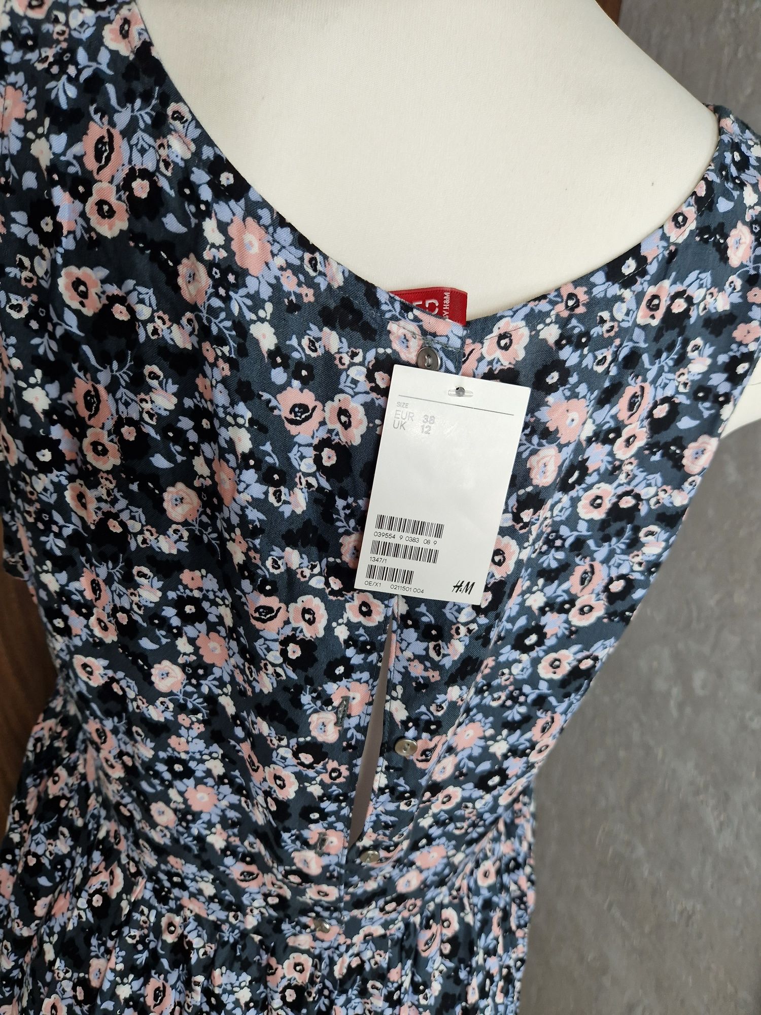 Sukienka w kwiaty na ramiączkach  S 36 M 38 H&M lekka zwiewna na lato