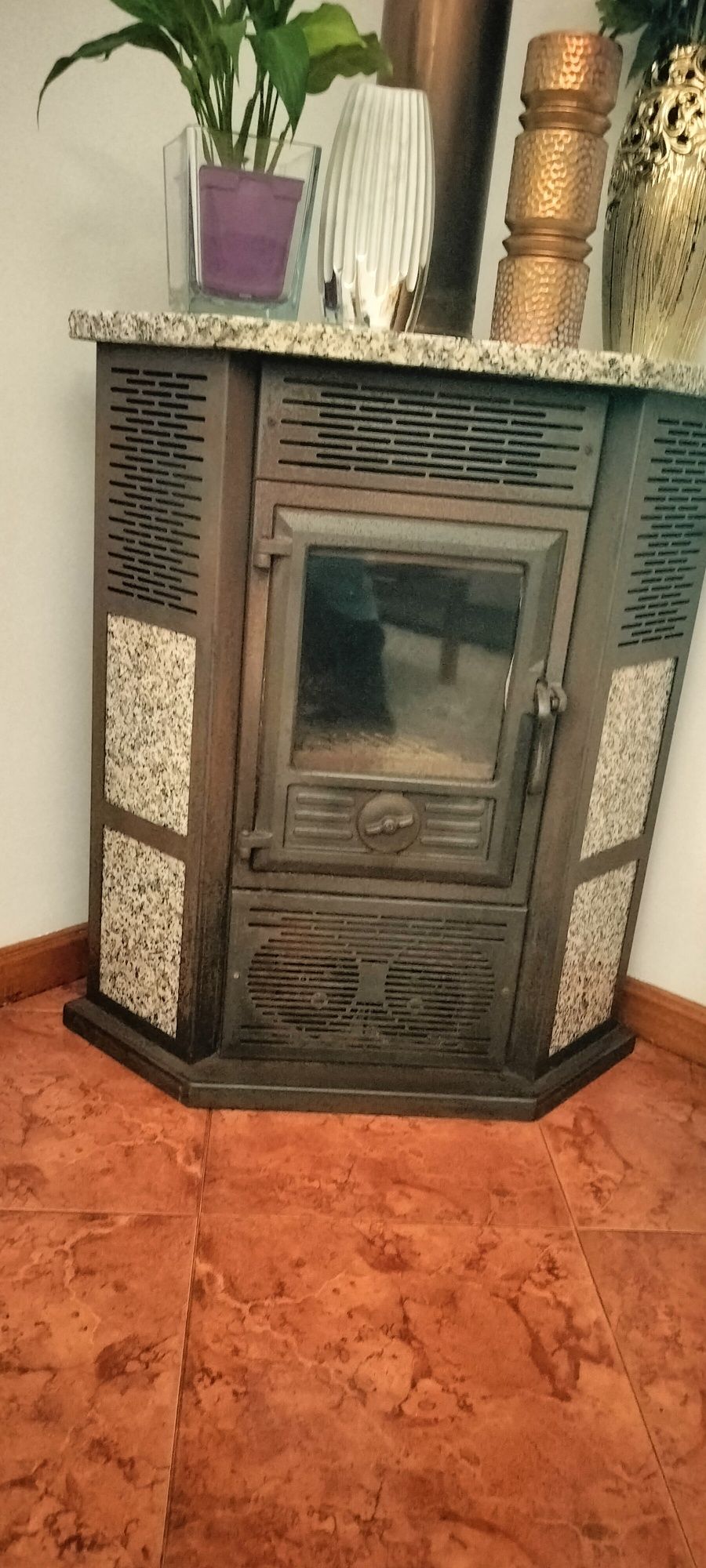 Salamandra a lenha, com ventilador elétrico.