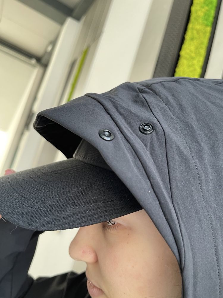 Жіноча Вітровка Nike Swift UV JKT