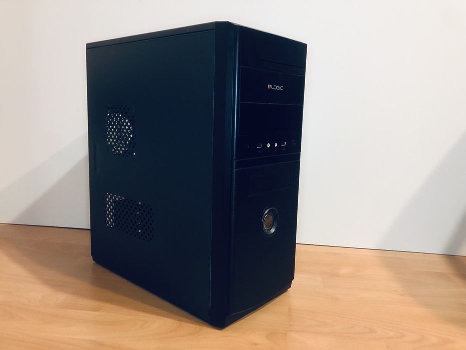 Obudowa z zasilaczem