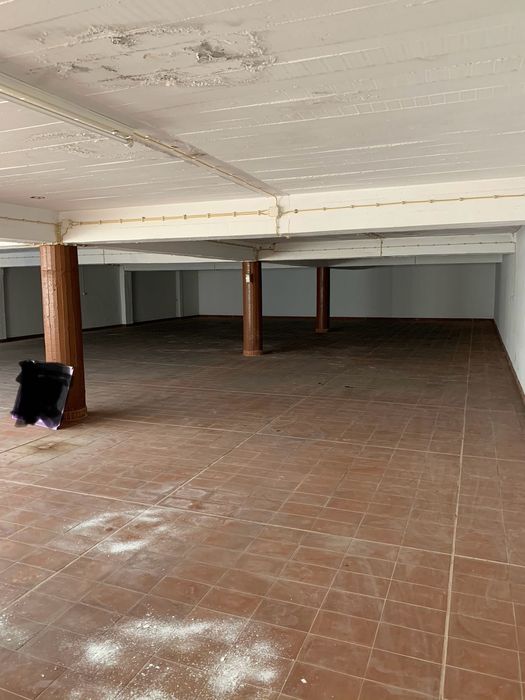 Oportunidade única: Garagem de 297m² junto à Rua da Oura, Albufeira
