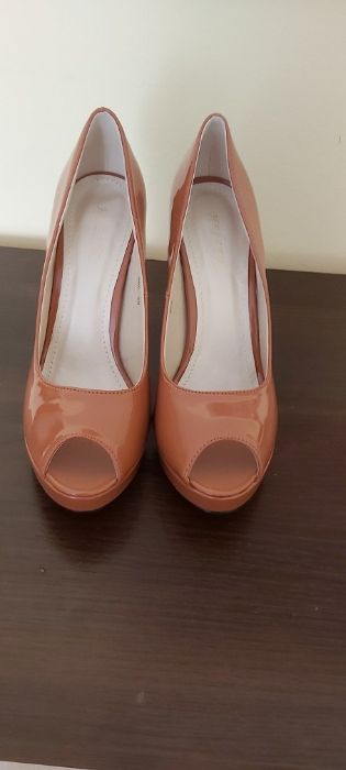 Rude czółenka bez palcy