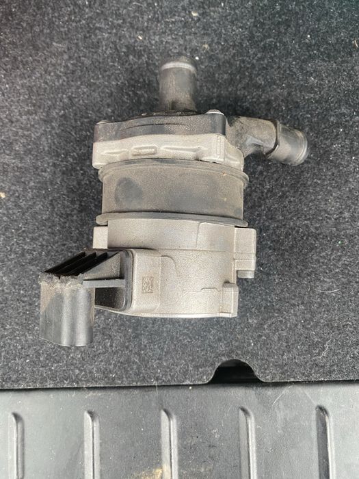 4КЕ965567B помпа (насос охлаждения, дополнительный электрический)