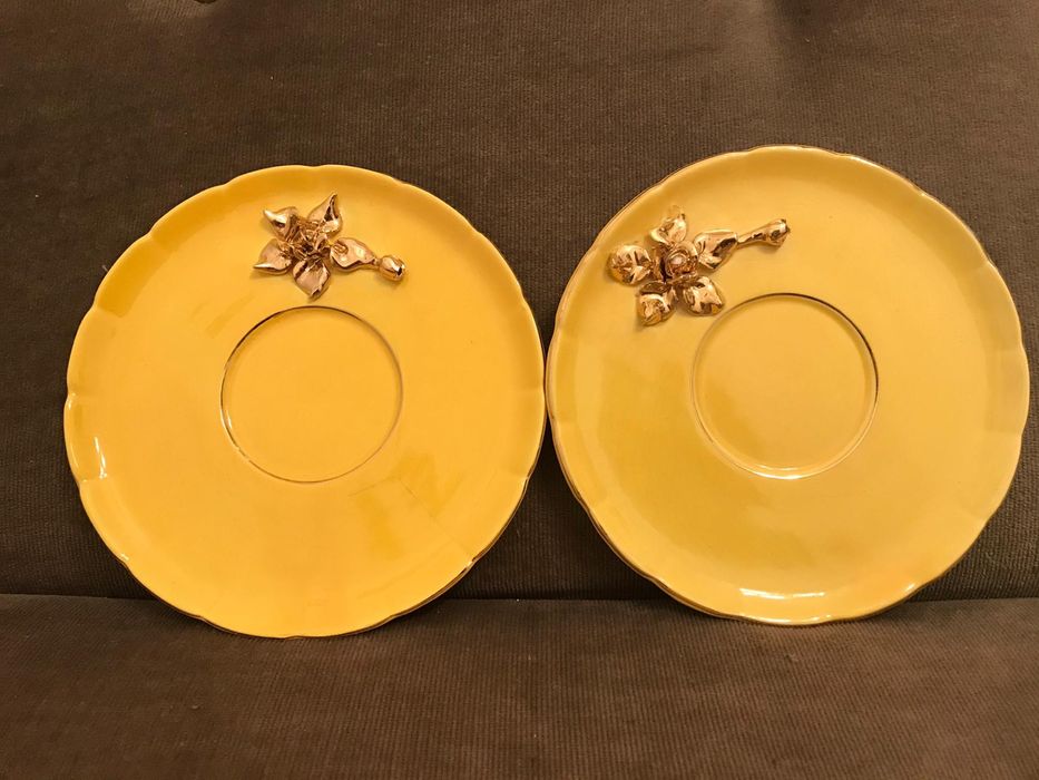 Duas chavenas de chá em louça de Alcobaça com mais de 60 anos