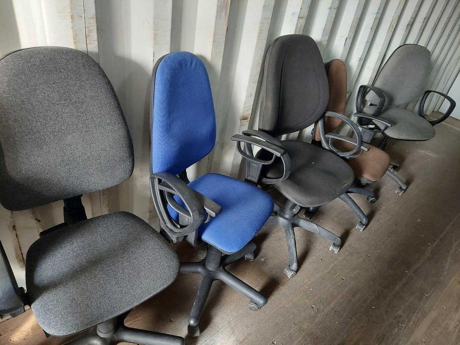 Krzesła obrotowe używane różne kolory