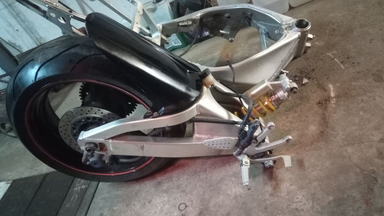 Yamaha r1 rn04,wachacz tył,błotnik tyl