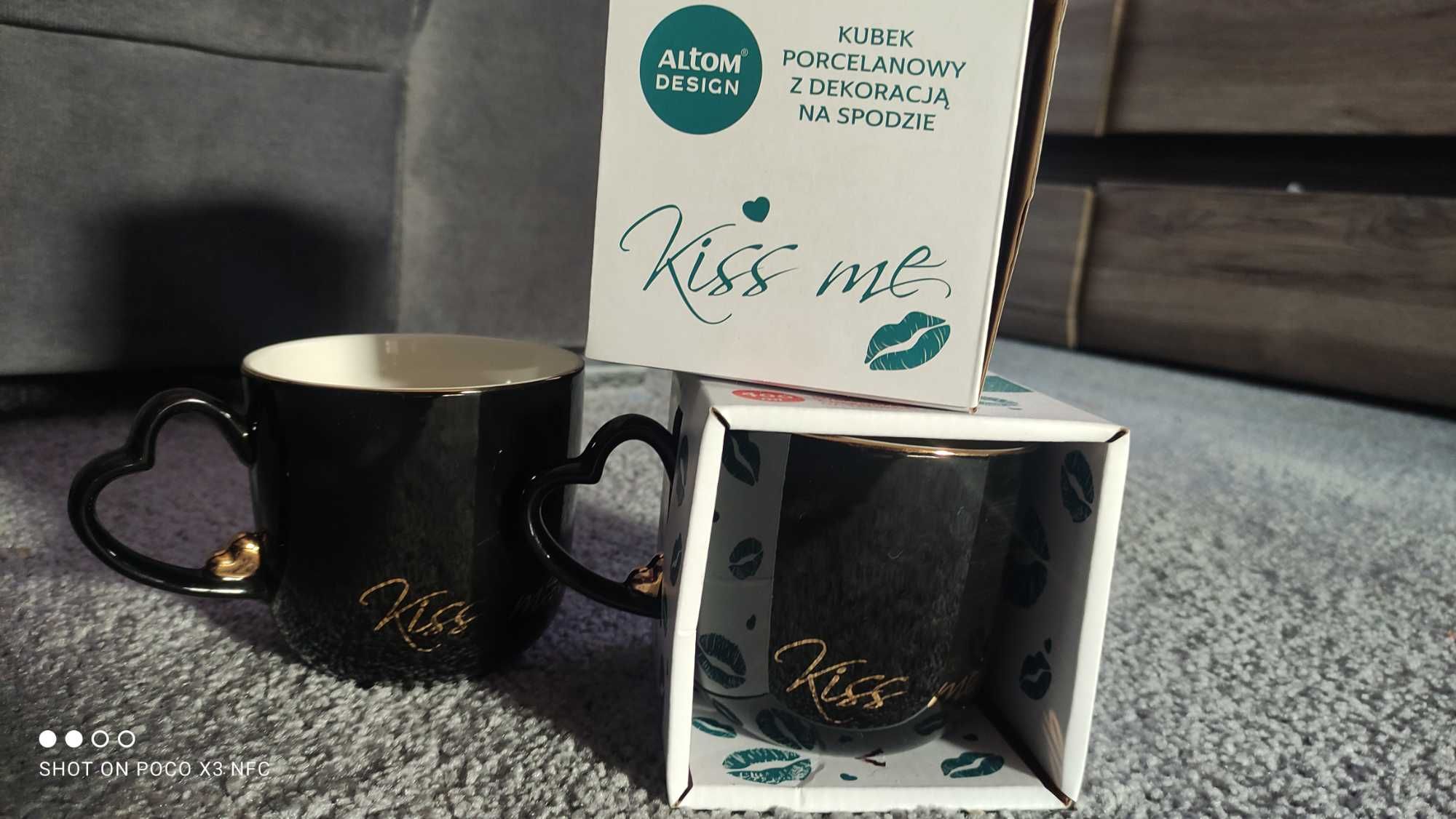 Kubek porcelanowy Kiss  me.  Czarny, Altom Design.  Serca. Nowy .