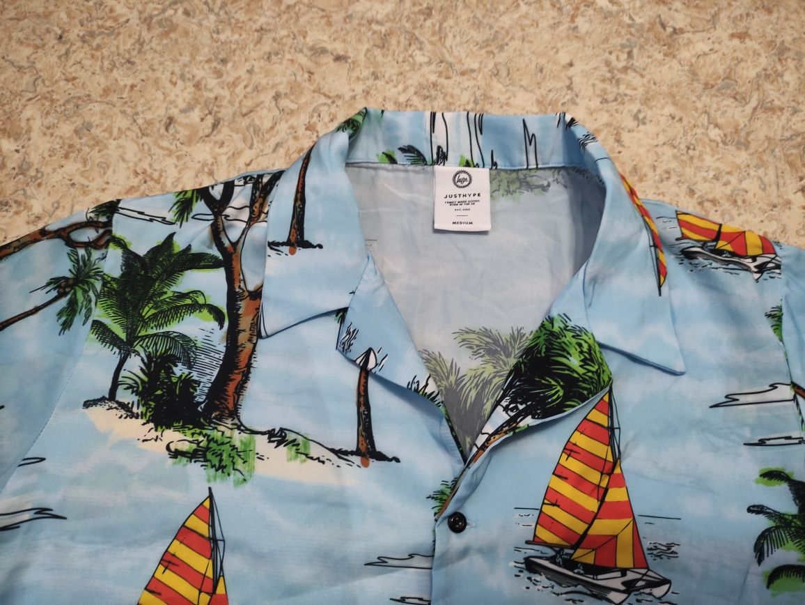 Рубашка гавайская р.L объем 116см длина 70см