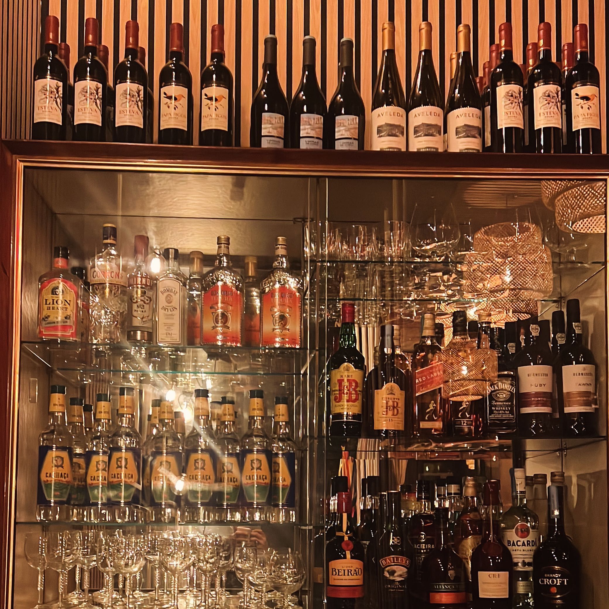 Alugo restaurante pronto a funcionar na baixa do Porto