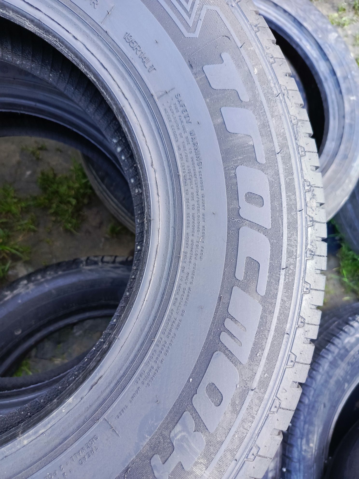 Sprzedam prawie nowe opony 195 r14C