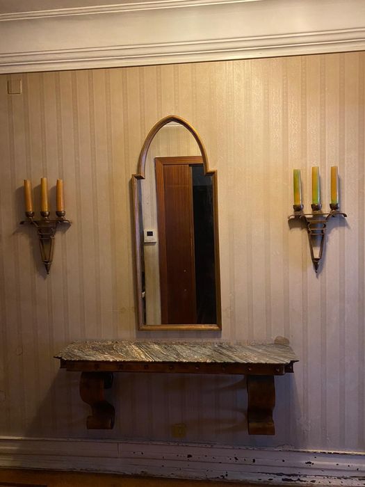 Parteleira e candelabros de parede